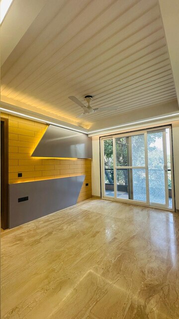 Room in 3.5 BHK Builder Floor at Suncity Heights, Sector 54 – for Sale