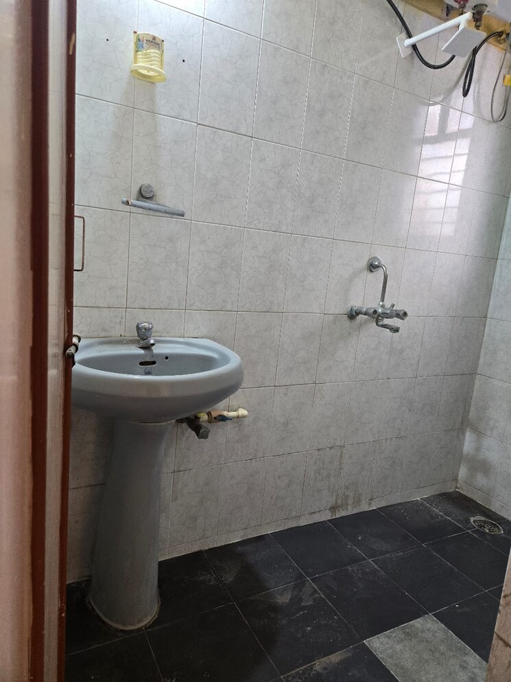 Bathroom, rohan-ishita 1 Bedroom 500 Sq.Ft. Apartment In Mundhwa Road Pune 7724586