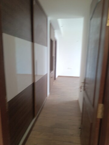Room in 3 BHK Builder Floor at BPTP Discovery Park, Sector 80 – for Sale