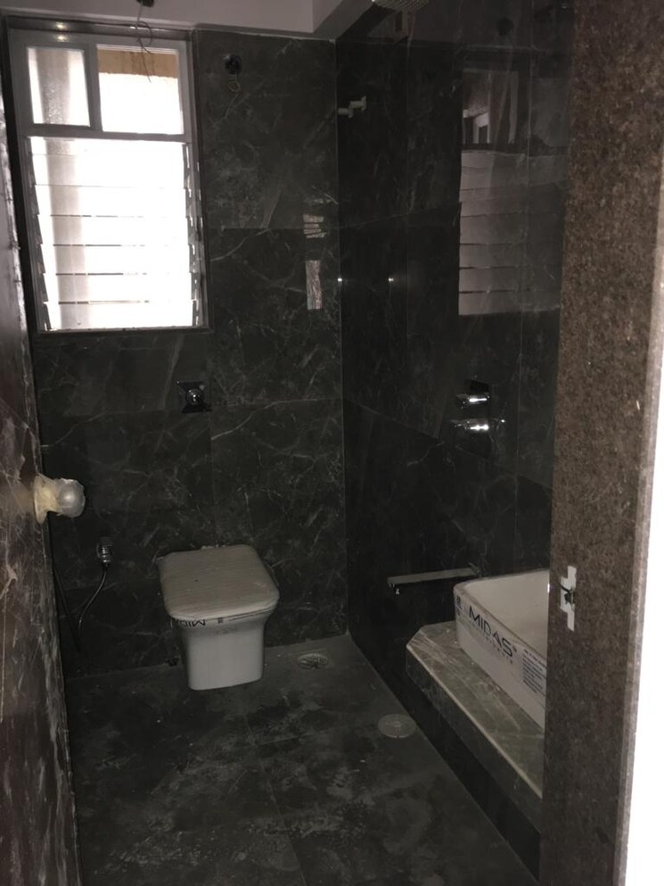 Bathroom, sanjay-evergreen-woods 2 Bedroom 515 Sq.Ft. Apartment In Andheri East Mumbai 7725158