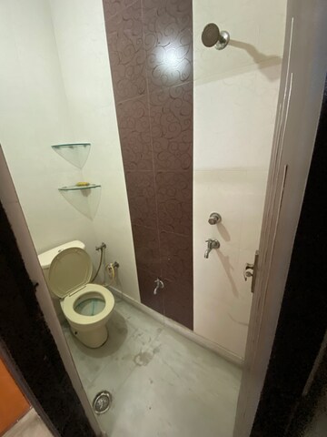 रेसिडेंशियल बिल्डर फ्लोर वर्ग फुट फॉर रेंट इन रमेश नगर दिल्ली  7726669