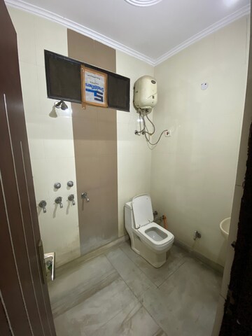 रेसिडेंशियल बिल्डर फ्लोर वर्ग फुट फॉर रेंट इन रमेश नगर दिल्ली  7726669