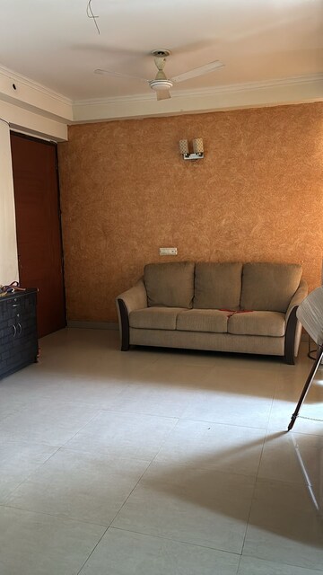 Furnished Amenities in 2.5 BHK Apartment at Amrapali Silicon City, Sector 76 – for Sale