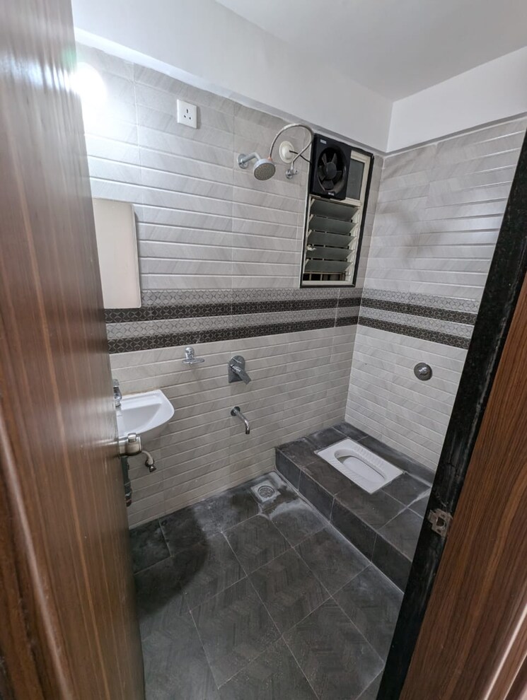 Bathroom, kohinoor-reina 2 Bedroom 1000 Sq.Ft. Apartment In Kondhwa Pune 7727260
