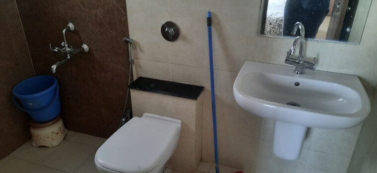 Bathroom, raheja-vistas-phase-ii 3 Bedroom 1565 Sq.Ft. Apartment In Mohammadwadi Pune 7727341