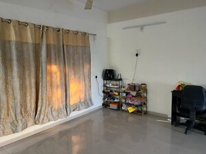 Room in 3 BHK Apartment at Kumar Gulmohar, Wanowrie – for Sale
