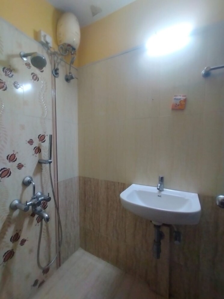 Bathroom, romell-empress 1 Bedroom 400 Sq.Ft. Apartment In Borivali West Mumbai 7727614