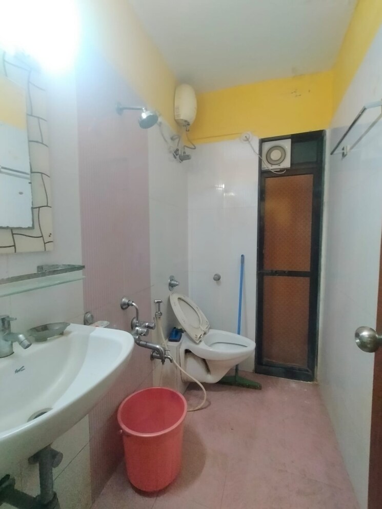 Bathroom, romell-empress 1 Bedroom 400 Sq.Ft. Apartment In Borivali West Mumbai 7727614