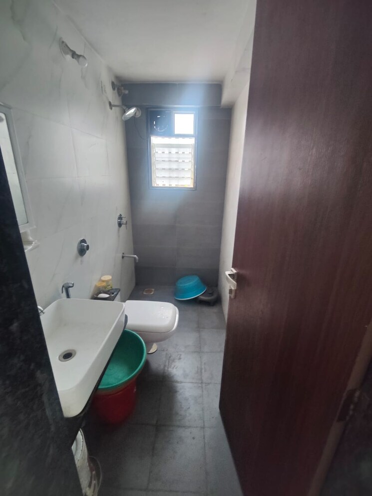 Bathroom, paradigm-shree-sneh 2 Bedroom 635 Sq.Ft. Apartment In Aundh Pune 7727670