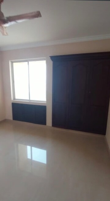 Room in 4 BHK Apartment at Thevara – for Sale