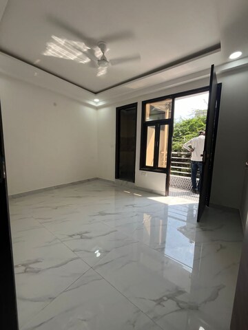 Room in 3 BHK Builder Floor at Palm Residency Chhatarpur, Chattarpur – for Sale