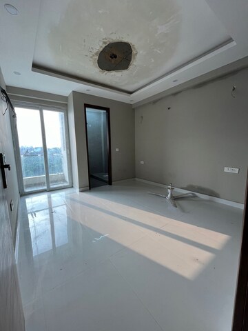 Room in 3 BHK Builder Floor at Palm Residency Chhatarpur, Chattarpur – for Sale