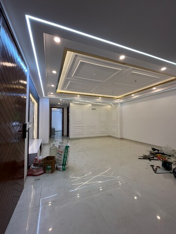 Parking in 4 BHK Builder Floor at Chattarpur – for Sale