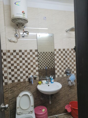 रेसिडेंशियल बिल्डर फ्लोर वर्ग फुट फॉर रेंट इन विकास पुरी दिल्ली  7727893