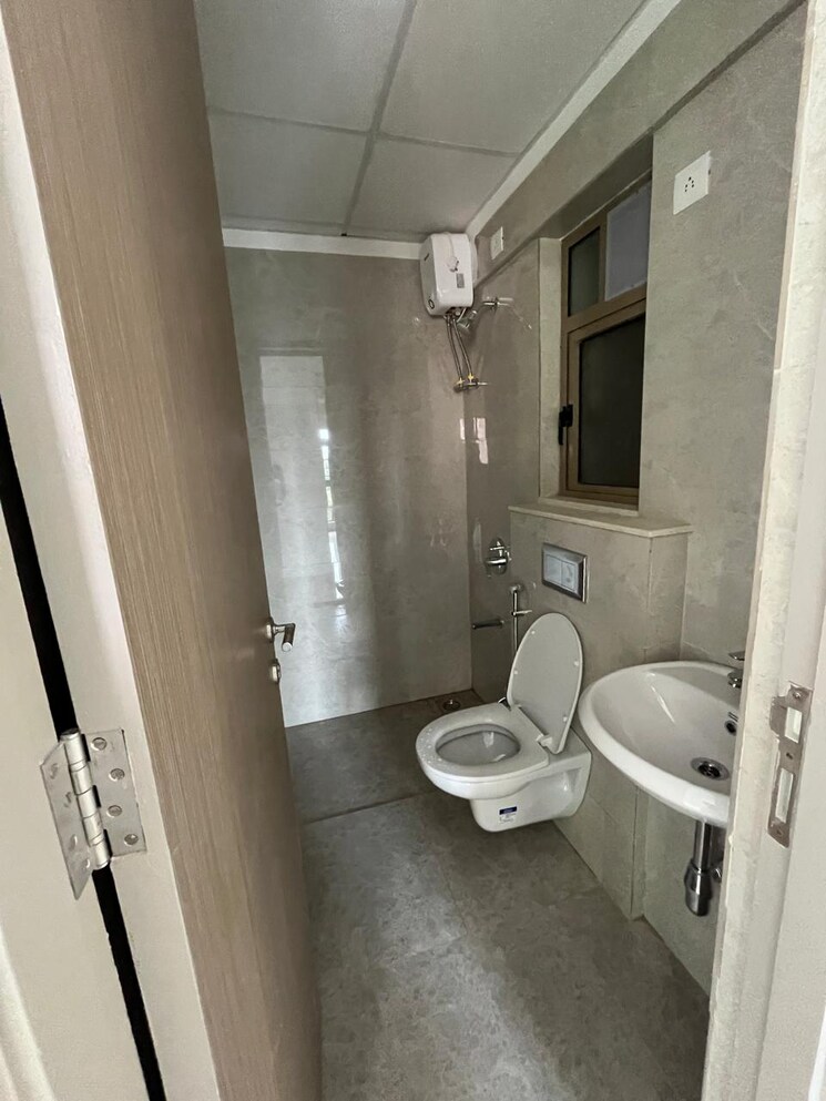 Bathroom, platinum-tower-1 1 Bedroom 450 Sq.Ft. Apartment In Andheri West Mumbai 7727934