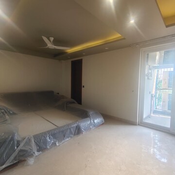 Room in 4 BHK Builder Floor at Africa Avenue – for Sale