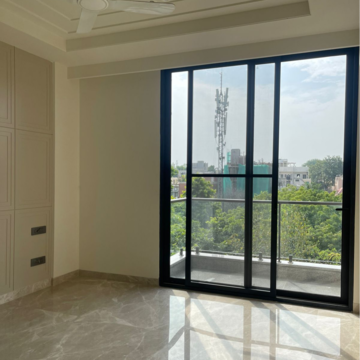 Room in 3.5 BHK Builder Floor at Defence Colony – for Sale