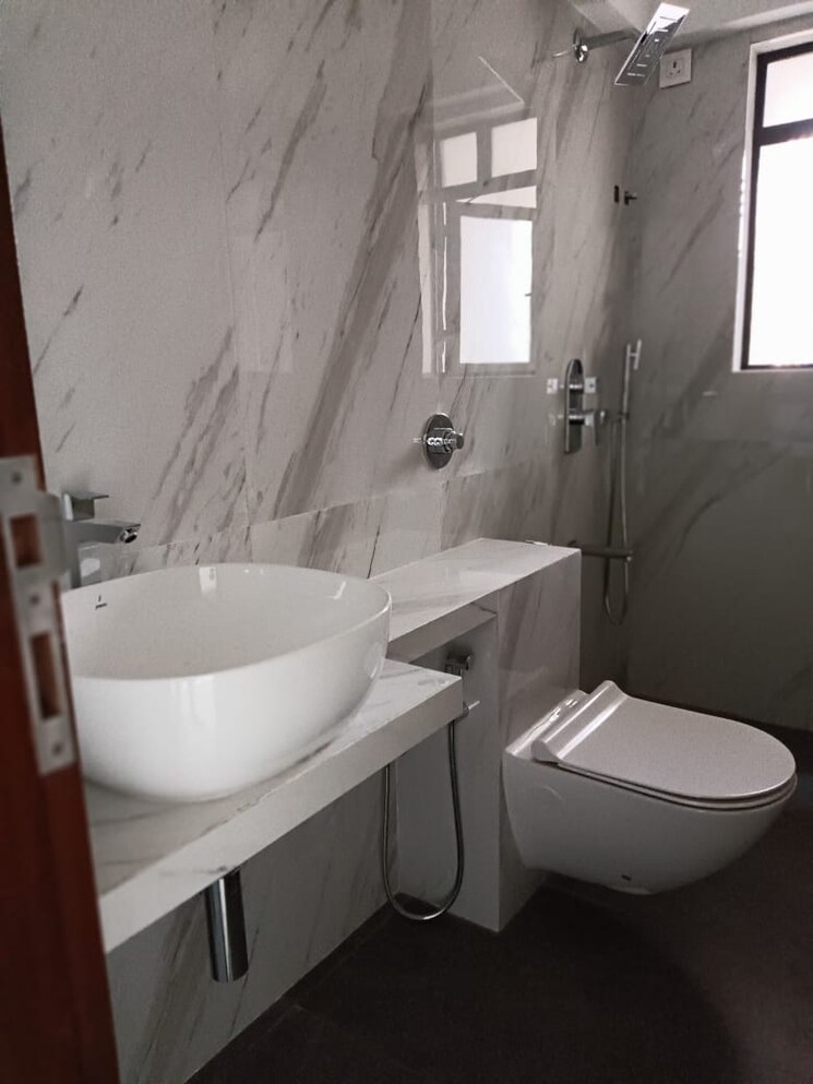 Bathroom, fairmont-la-paradiso 2 Bedroom 800 Sq.Ft. Apartment In Santacruz East Mumbai 7728347