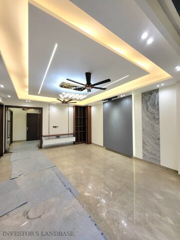 Room in 4 BHK Builder Floor at Sushant Lok 3, Sector 57 – for Sale