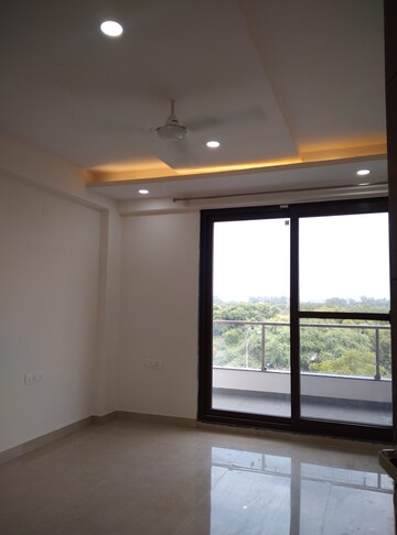 Room in 3 BHK Builder Floor at Sector 23 – for Rent