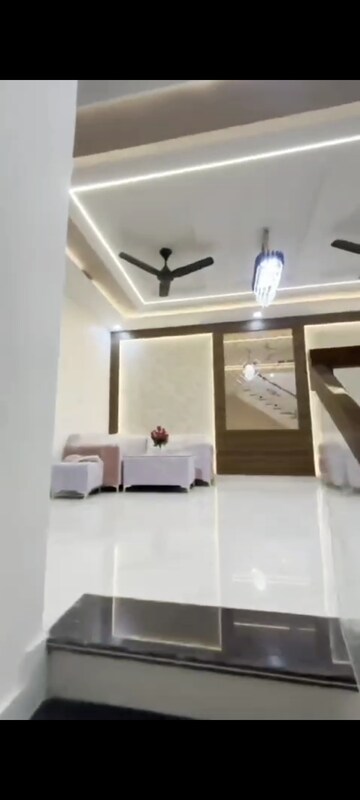 Furnished Amenities in 4 BHK Villa at Mansarovar Extension – for Sale