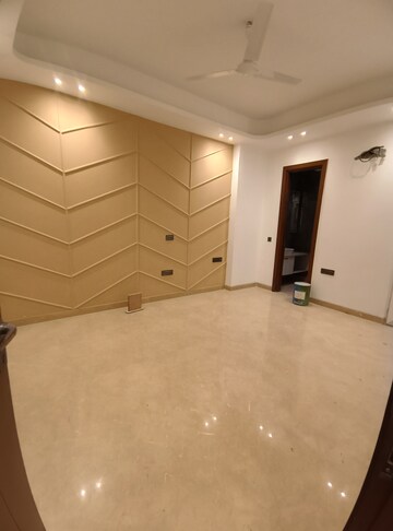 Furnished Amenities in 3 BHK Builder Floor at Malviya Nagar – for Sale
