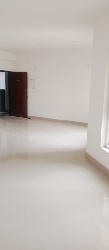 Room in 2.5 BHK Builder Floor at Smart World Gems, Sector 89 – for Sale
