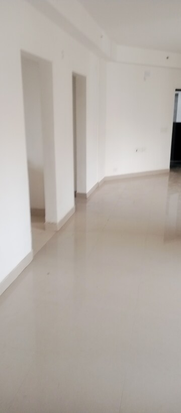 Building Lobby in 2.5 BHK Builder Floor at Smart World Gems, Sector 89 – for Sale