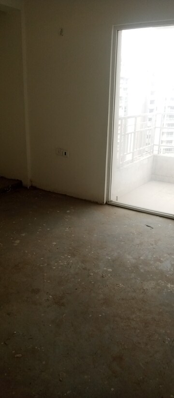 Room in 2.5 BHK Builder Floor at Smart World Gems, Sector 89 – for Sale