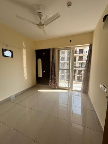 Room in 2 BHK Apartment at Panchsheel Greens II, Sector 16 Greater Noida – for Sale