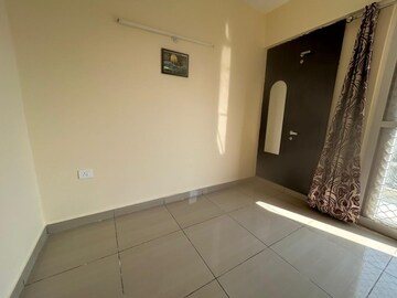Room in 2 BHK Apartment at Panchsheel Greens II, Sector 16 Greater Noida – for Sale