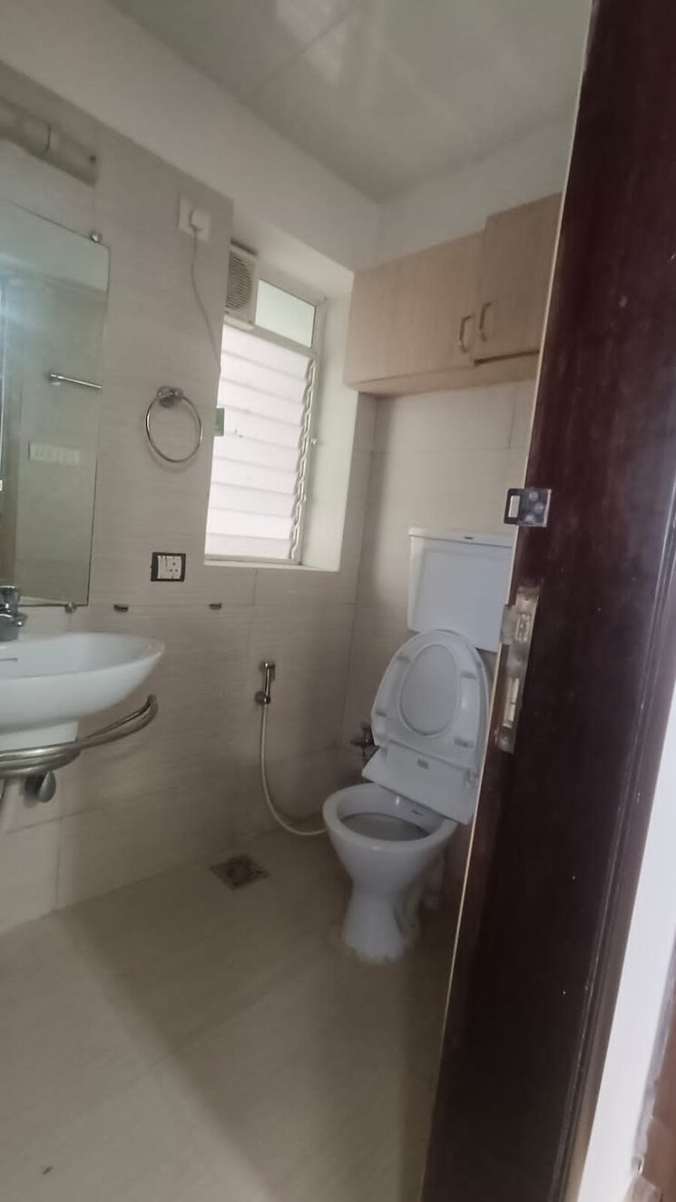 Bathroom, lokhandwala-whispering-palms-xxclusives 4 Bedroom 2360 Sq.Ft. Apartment In Kandivali East Mumbai 7729777