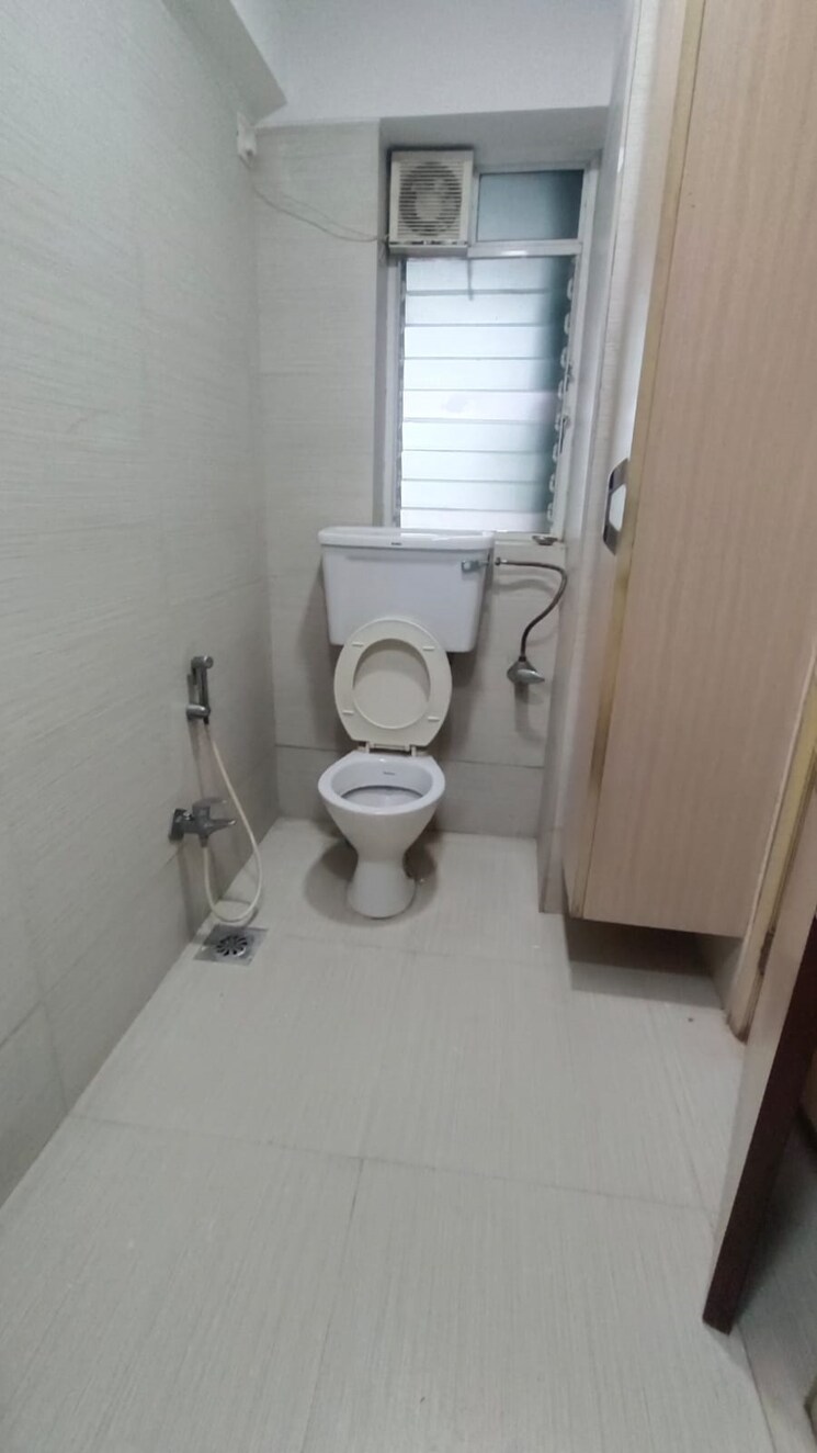 Bathroom, lokhandwala-whispering-palms-xxclusives 4 Bedroom 2360 Sq.Ft. Apartment In Kandivali East Mumbai 7729777