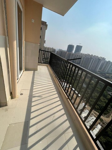 3 BHK Apartment For Sale in DLF The Crest, Sector 54