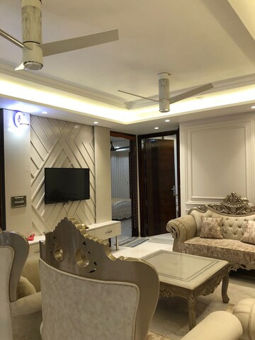 Master Bedroom in 3.5 BHK Builder Floor at Kohat Enclave – for Sale