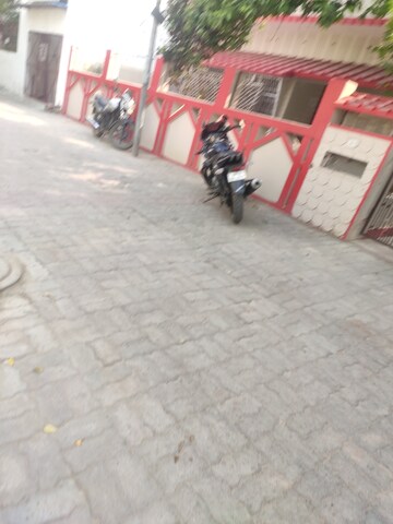 Parking in  Warehouse at Jankipuram – for Rent