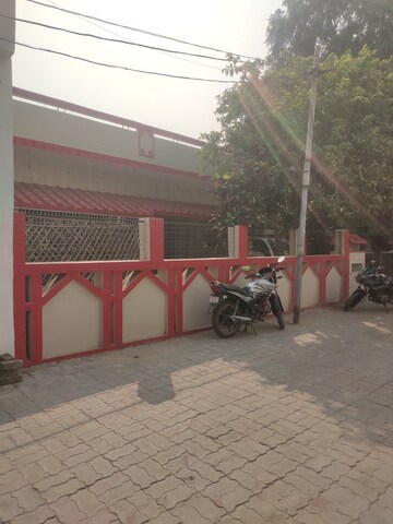 Parking in  Warehouse at Jankipuram – for Rent