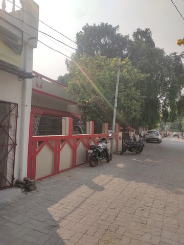 Parking in  Warehouse at Jankipuram – for Rent