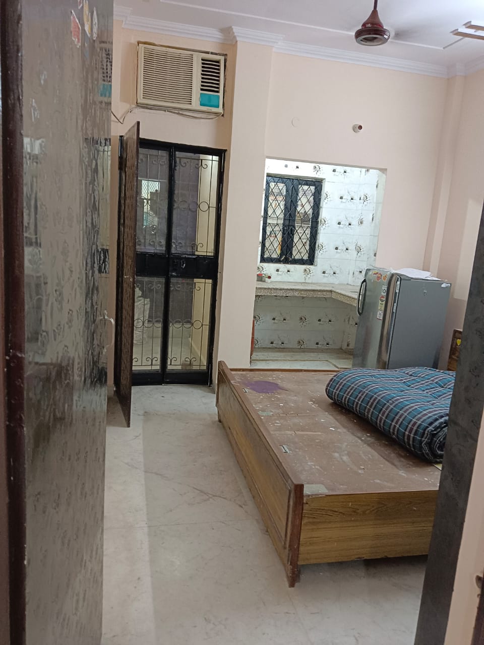 1 BHK Builder Floor For Rent in Amar Colon