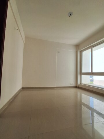 Room in 2 BHK Apartment at Ramprastha City The Edge Towers, Sector 37d – for Sale