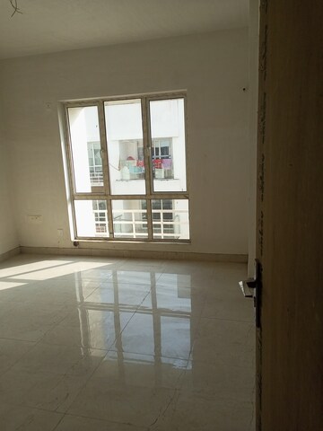 Room in 4 BHK Apartment at Arch Starwood, Chinar Park – for Sale