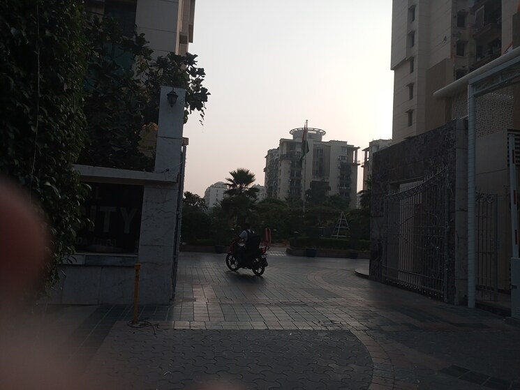  Parking, purvanchal-silver-city 2.5 Bedroom 1150 Sq.Ft. Apartment In Sector 93 Noida 7731345