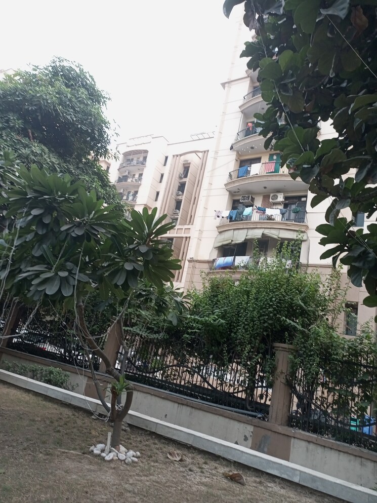 Exterior View, purvanchal-silver-city 2.5 Bedroom 1150 Sq.Ft. Apartment In Sector 93 Noida 7731345