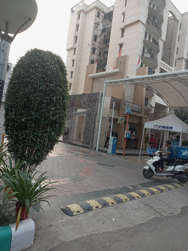  Parking, purvanchal-silver-city 2.5 Bedroom 1150 Sq.Ft. Apartment In Sector 93 Noida 7731345