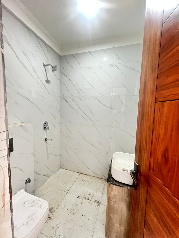 Bathroom, dlf-star-mall 1 Bedroom 500 Sq.Ft. Apartment In Sector 30 Gurgaon 7731950