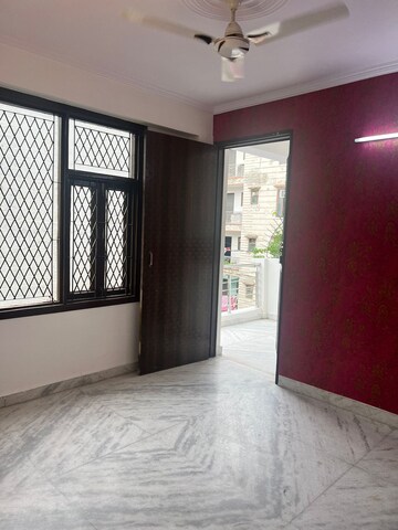 Room in 2 BHK Builder Floor at Paryavaran Complex – for Sale