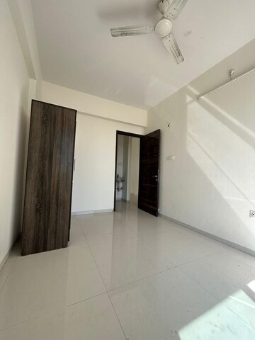 Room in 2 BHK Apartment at L And T Seawoods Residences, Seawoods – for Rent