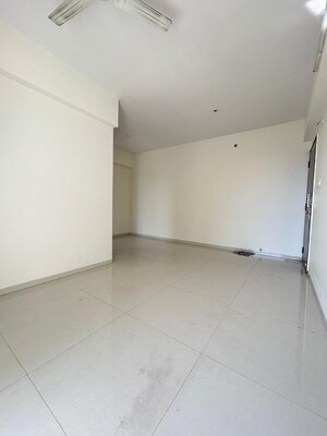 Room in 2 BHK Apartment at L And T Seawoods Residences, Seawoods – for Rent