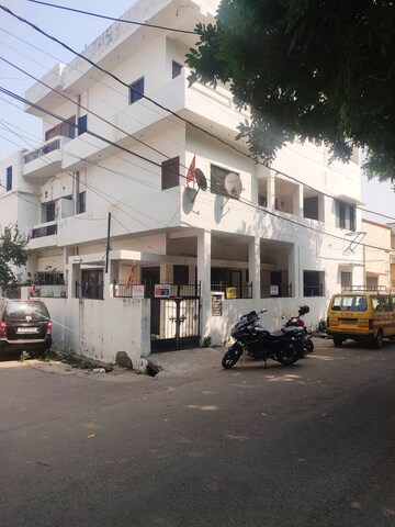 Parking in 5 BHK Independent House at Aliganj – for Sale