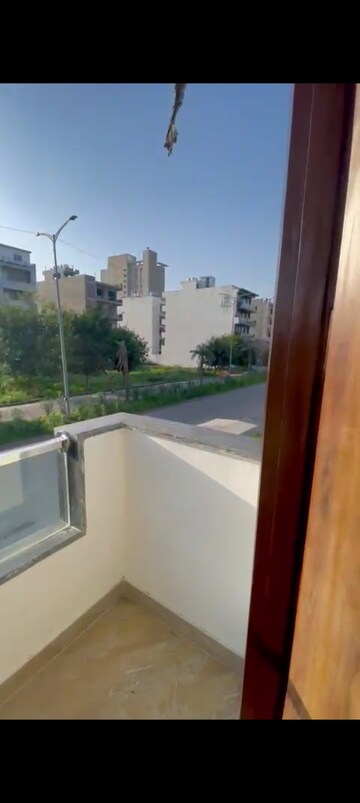 Swimming Pool in 2 BHK Apartment at BPTP Discovery Park, Sector 80 – for Sale